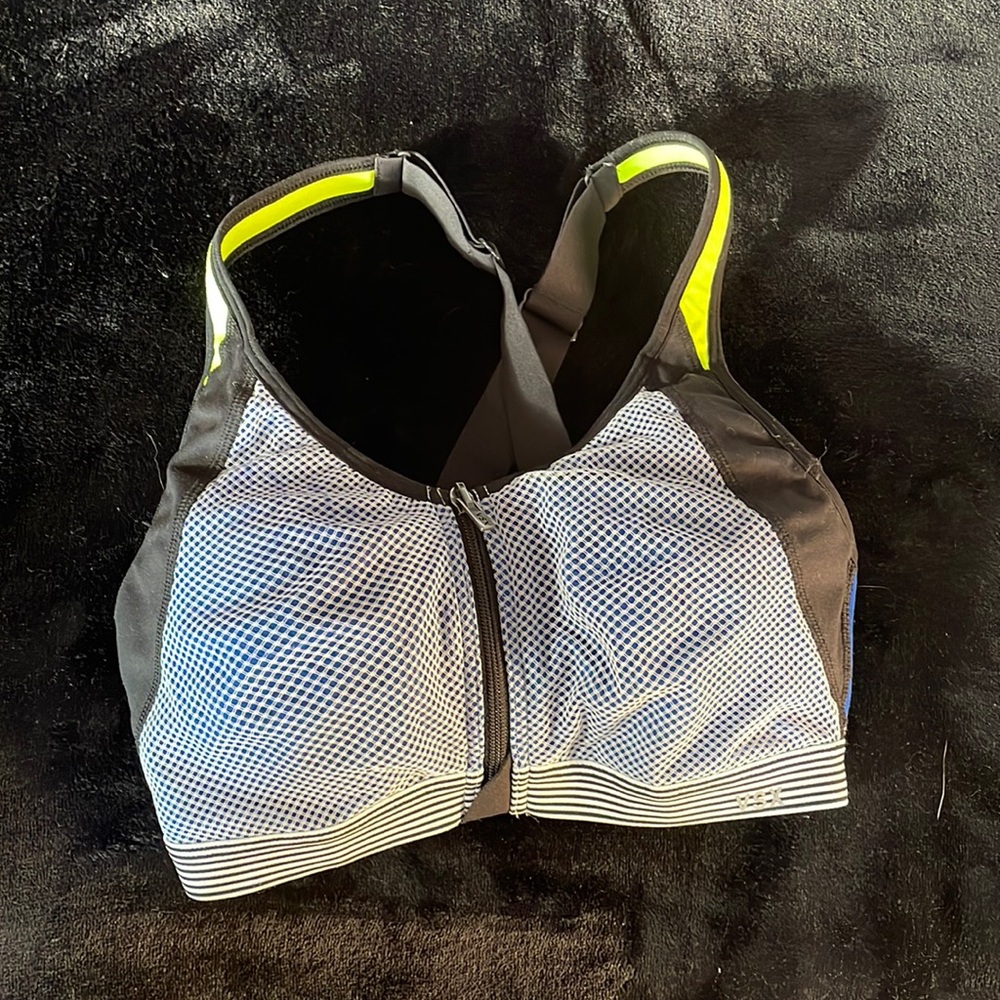 Front closure Victoria secret bra